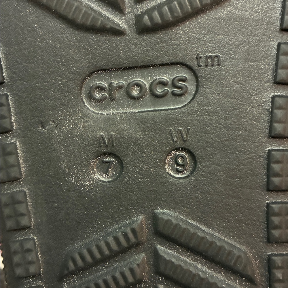 Like new! CROCS Buffalo Plaid Red/Black Sandals - Picture 5 of 7